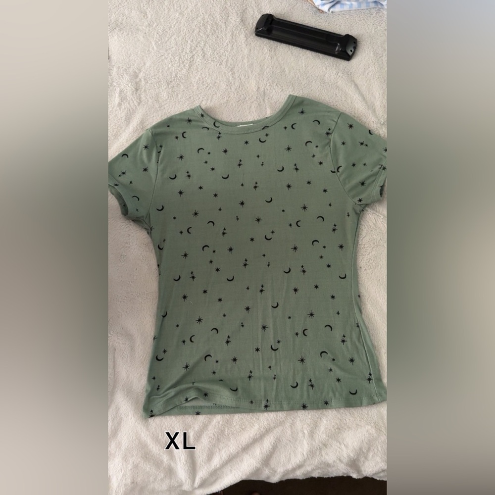 Rue21 Green Star and Moon Print Top